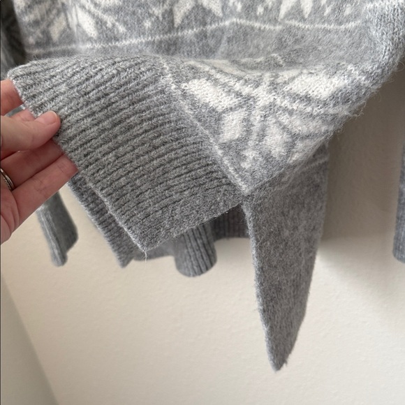 Cupcakes And Cashmere Snowflake Sweater - Picture 4 of 7